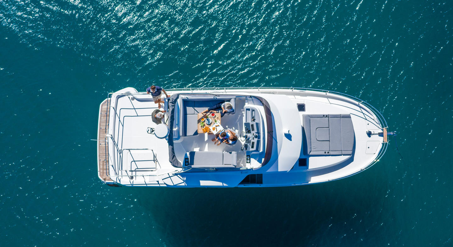 Swift_Trawler_41_Fly_Exterior_05