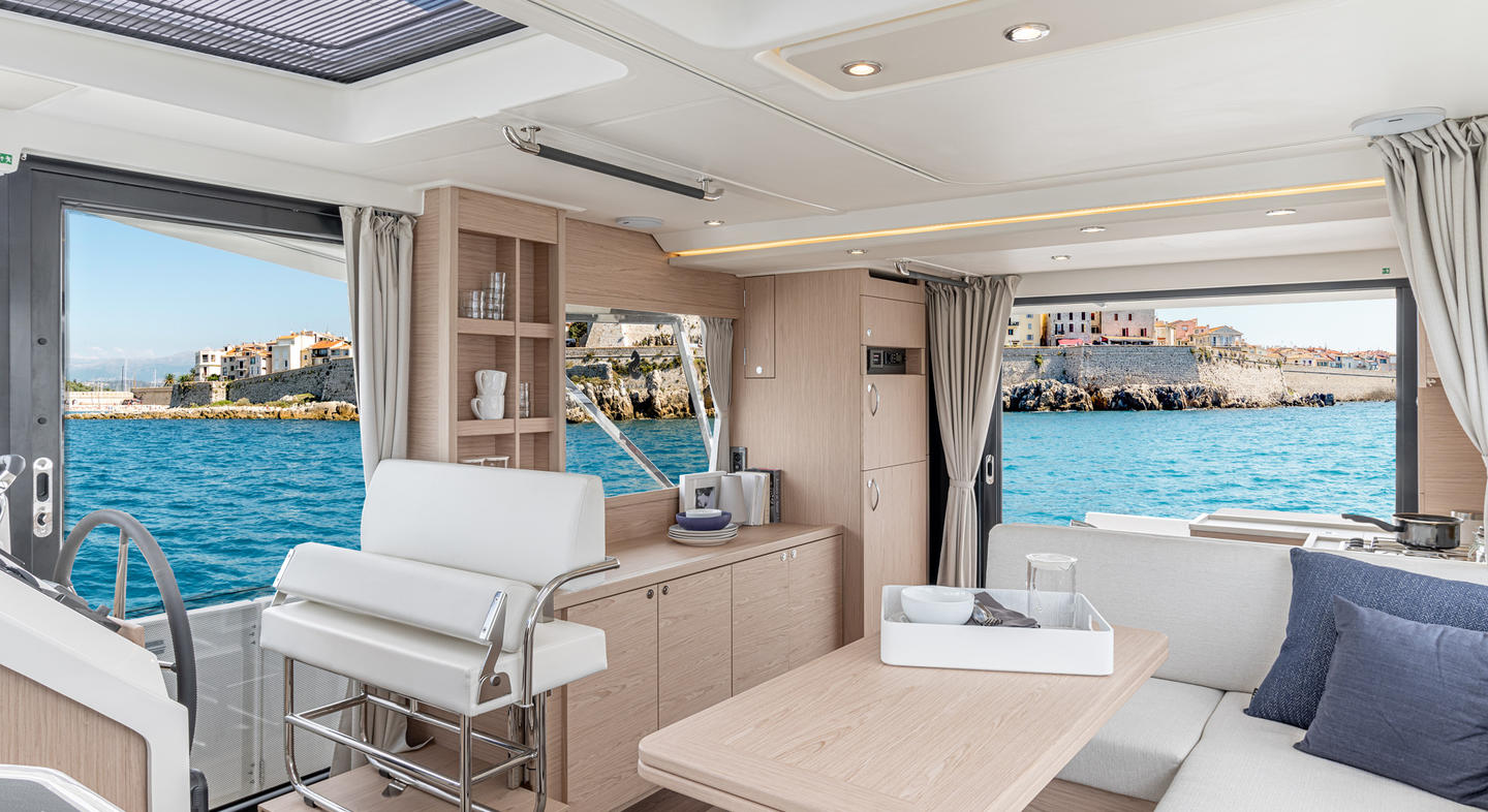 Swift_Trawler_41_Fly_Interior_02