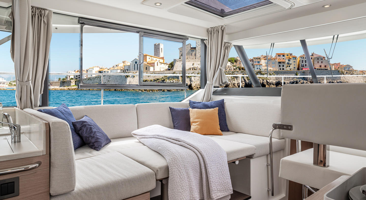 Swift_Trawler_41_Fly_Interior_08